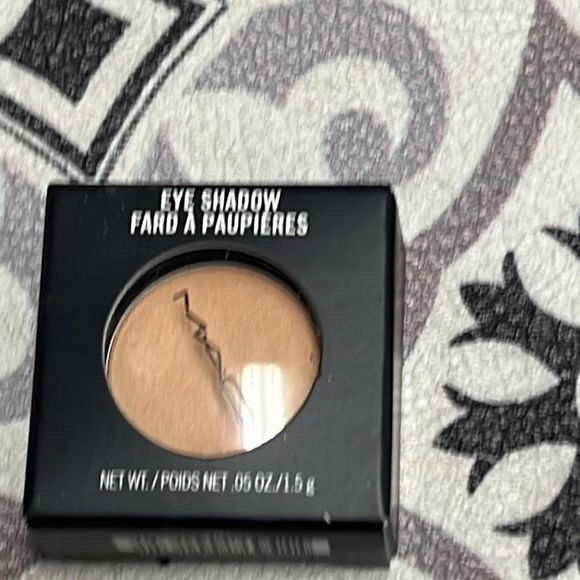 M•A•C eyeshadow ~Ricepaper - Picture 3 of 12